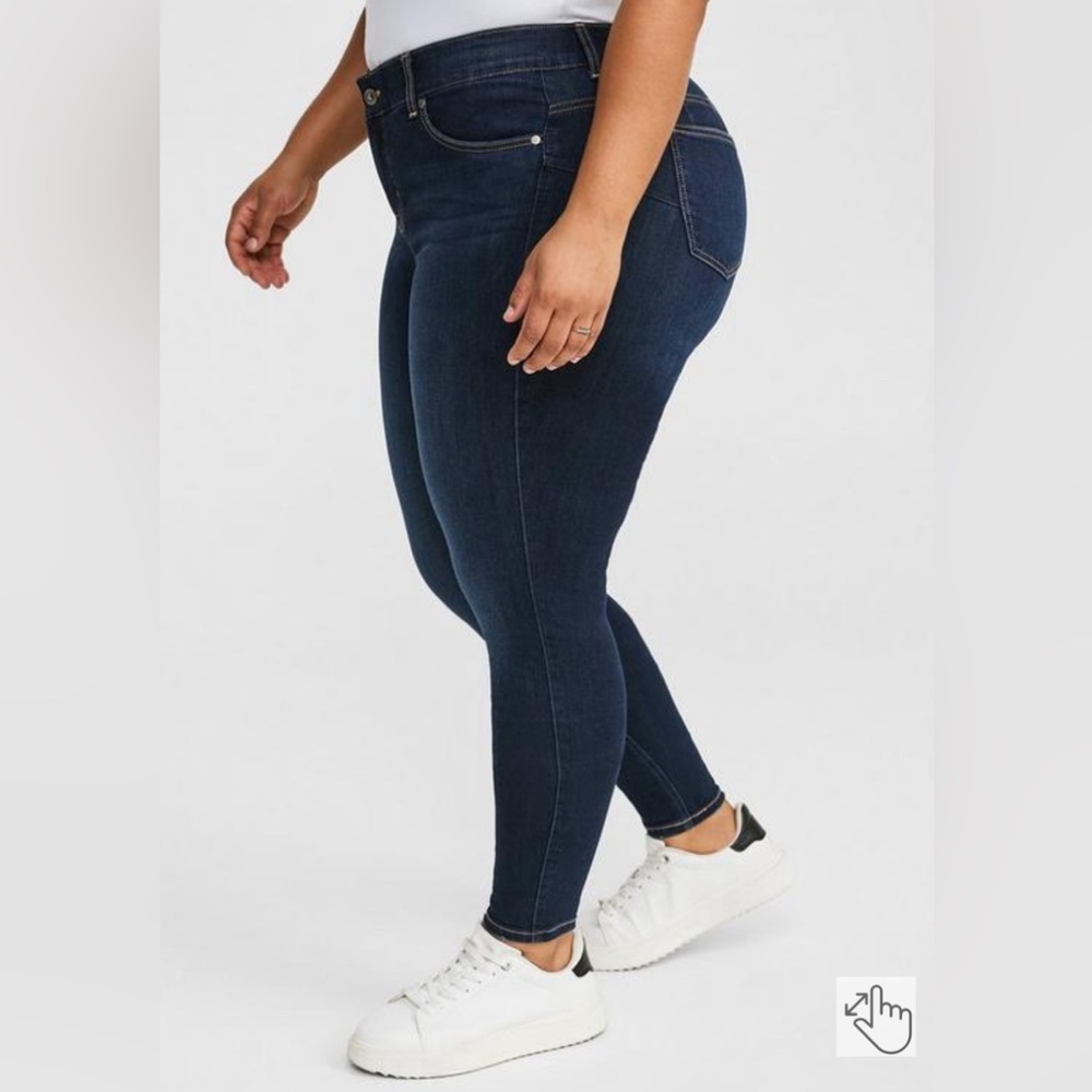 NWT TORRID Bombshell Skinny Premium Stretch High-Rise Jean - Picture 3 of 6